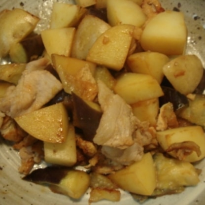 無水鍋で作りました♥
茄子がトロン～♥芋ホクホク、アゲには味が浸みてめちゃ美味しかったです！
ごち様<(_ _)>
